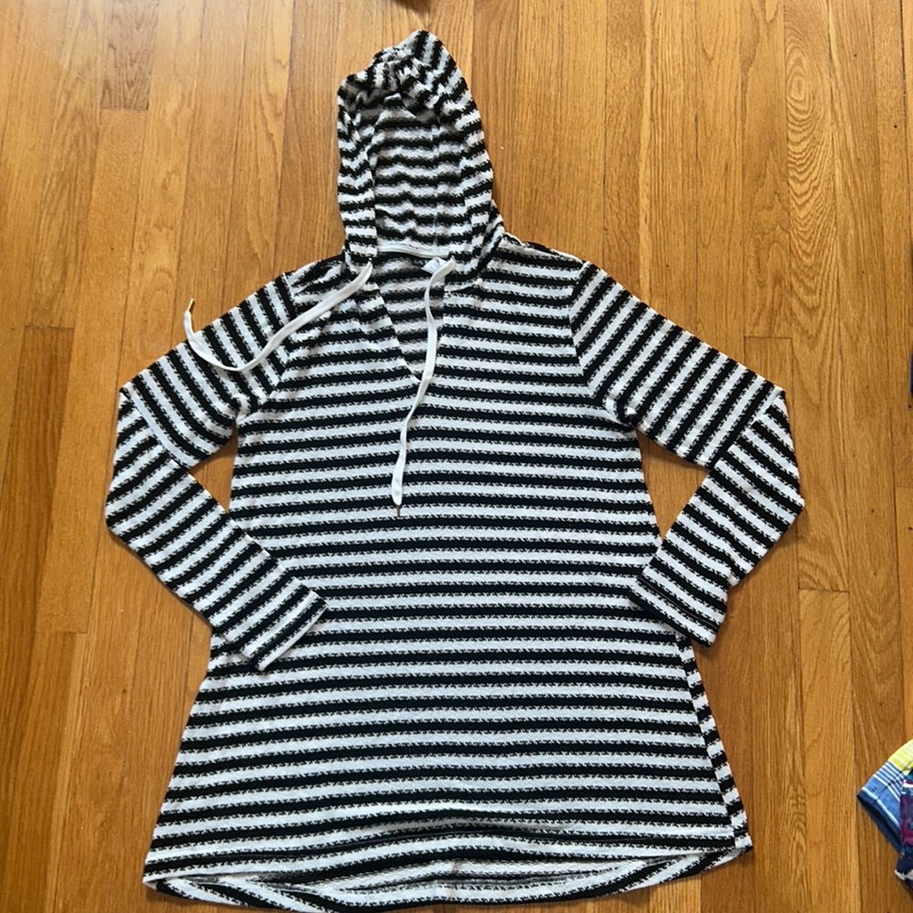 Black and white striped sweatshirt like beach, cover-up